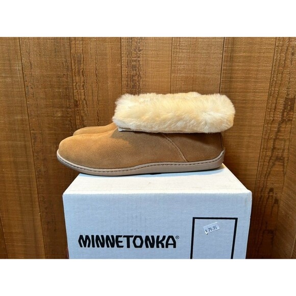 Minnetonka 3751 Men\'s Ankle Boot US Size 9 Golden Tan Sheepskin